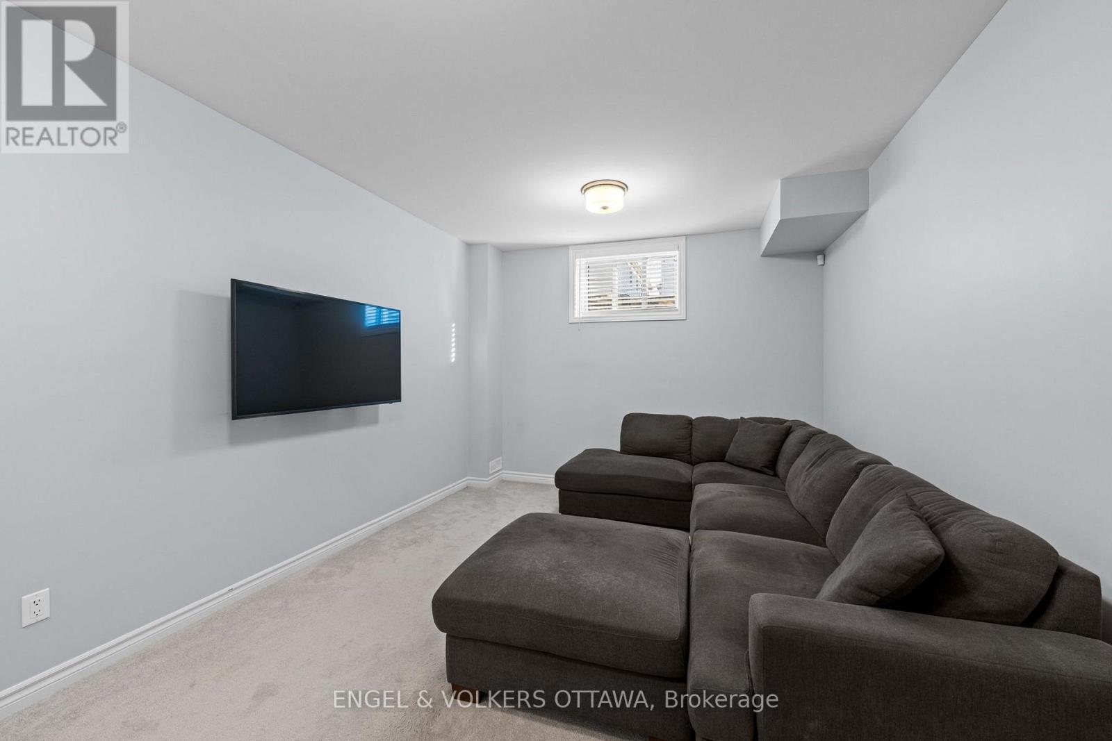 633 Moonflower Crescent Property Photo 29