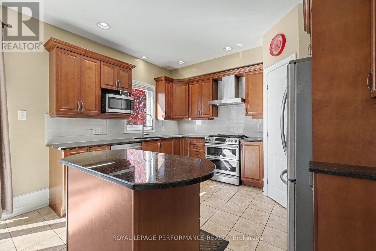 1033 Red Spruce Street Property Photo 6