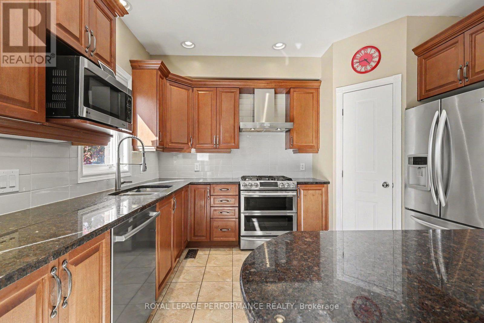 1033 Red Spruce Street Property Photo 7