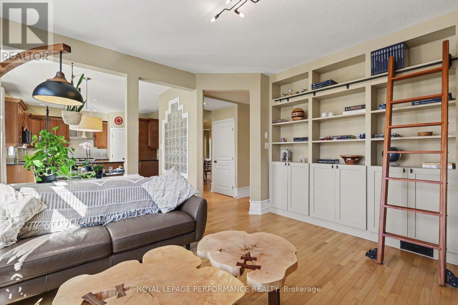 1033 Red Spruce Street Property Photo 11