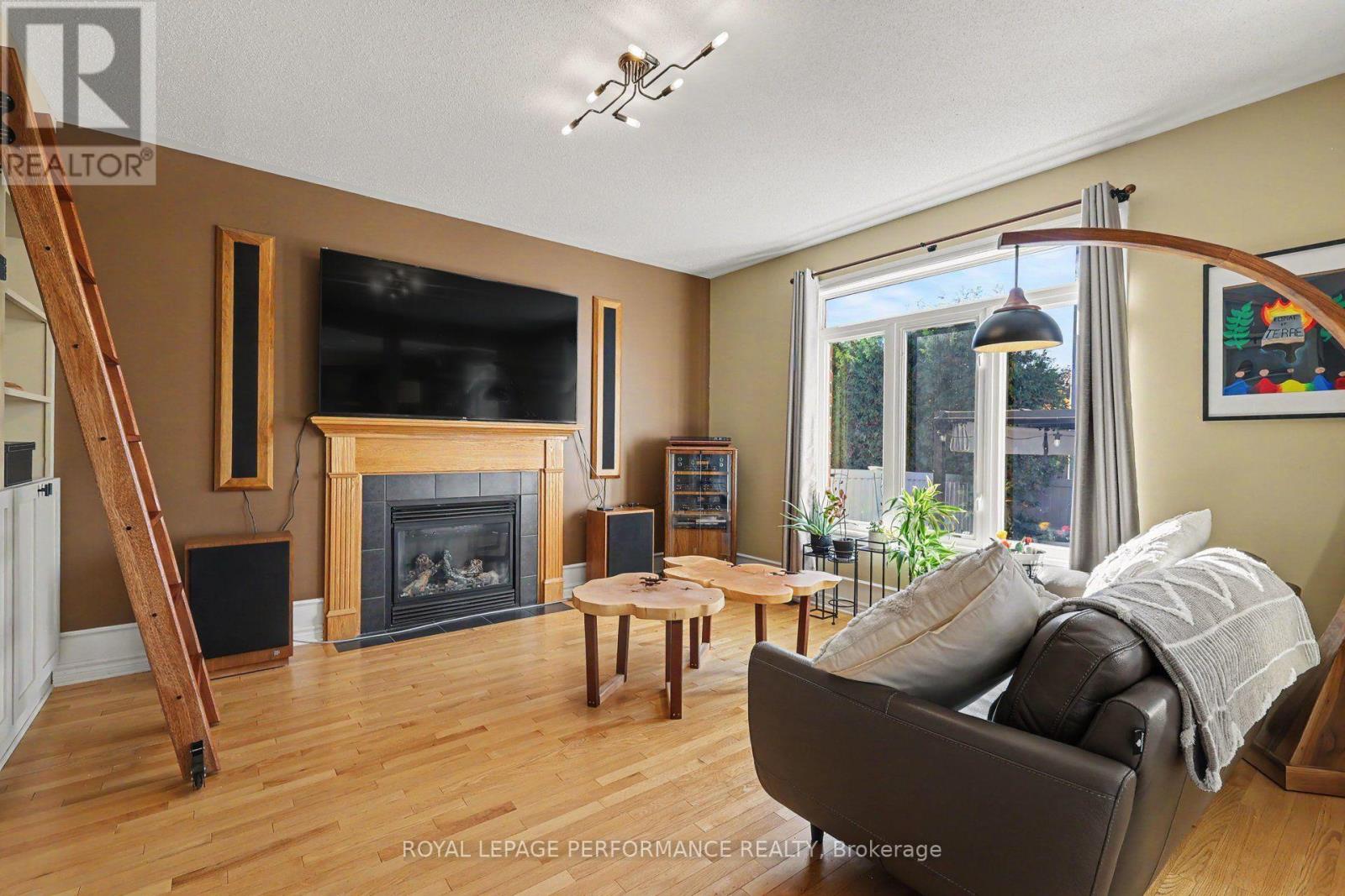 1033 Red Spruce Street Property Photo 13