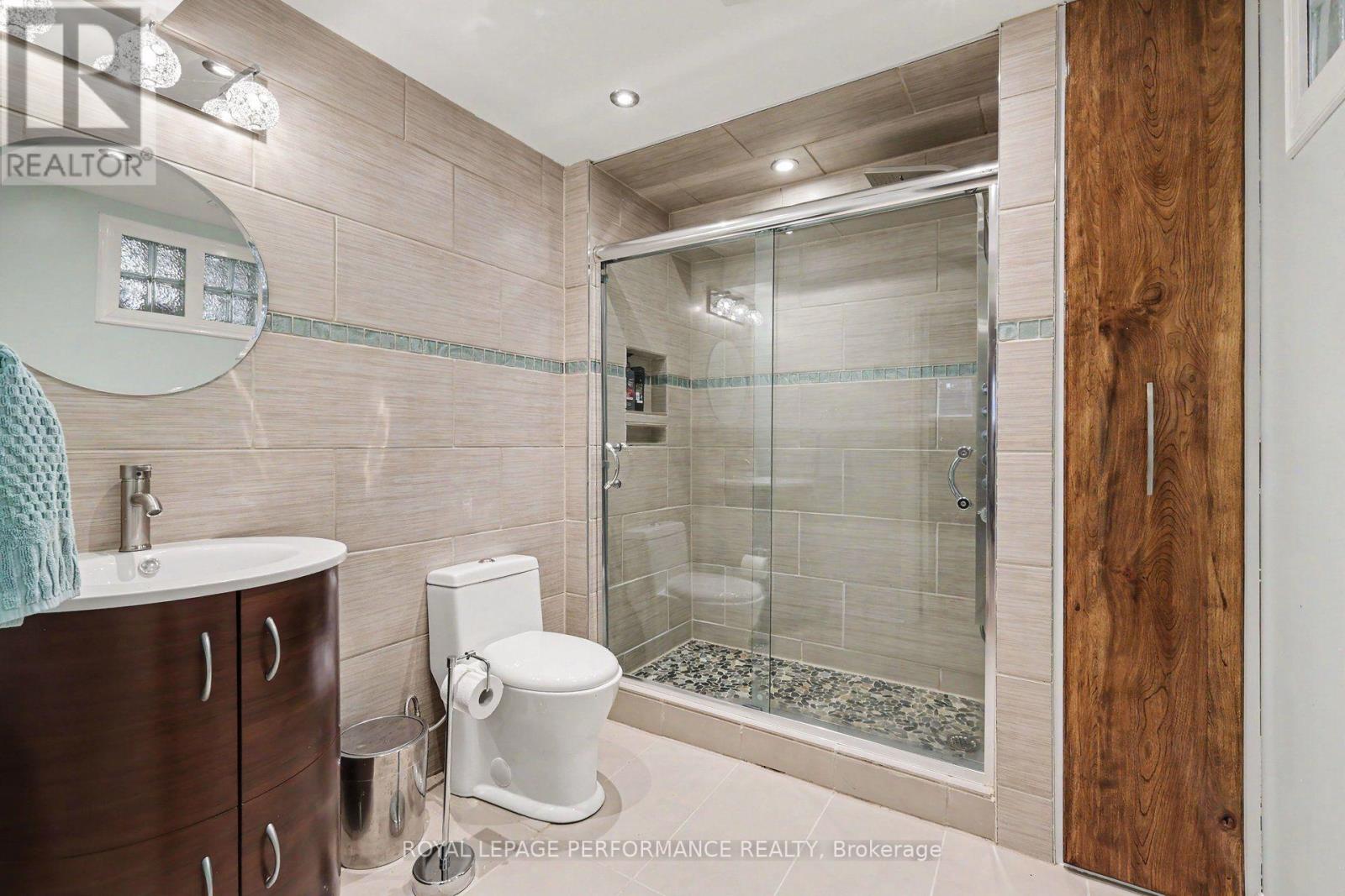 1033 Red Spruce Street Property Photo 29