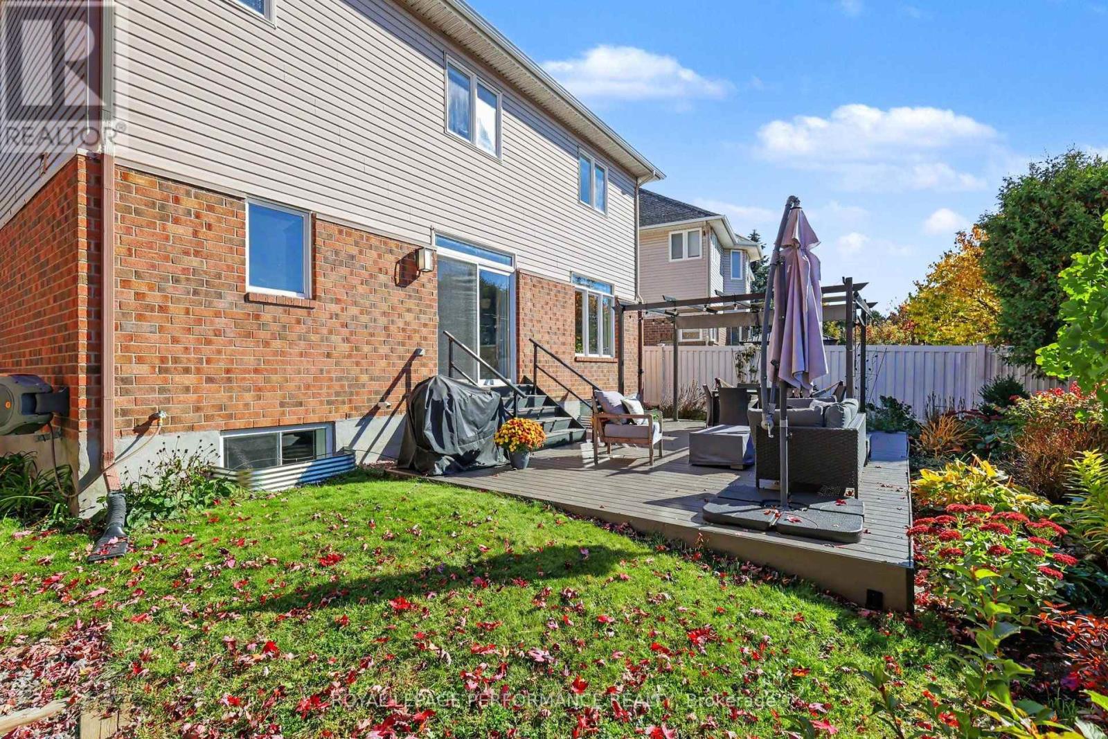 1033 Red Spruce Street Property Photo 32