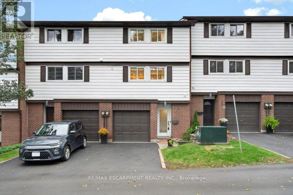 7 BRIAR LANE Property Photo 1