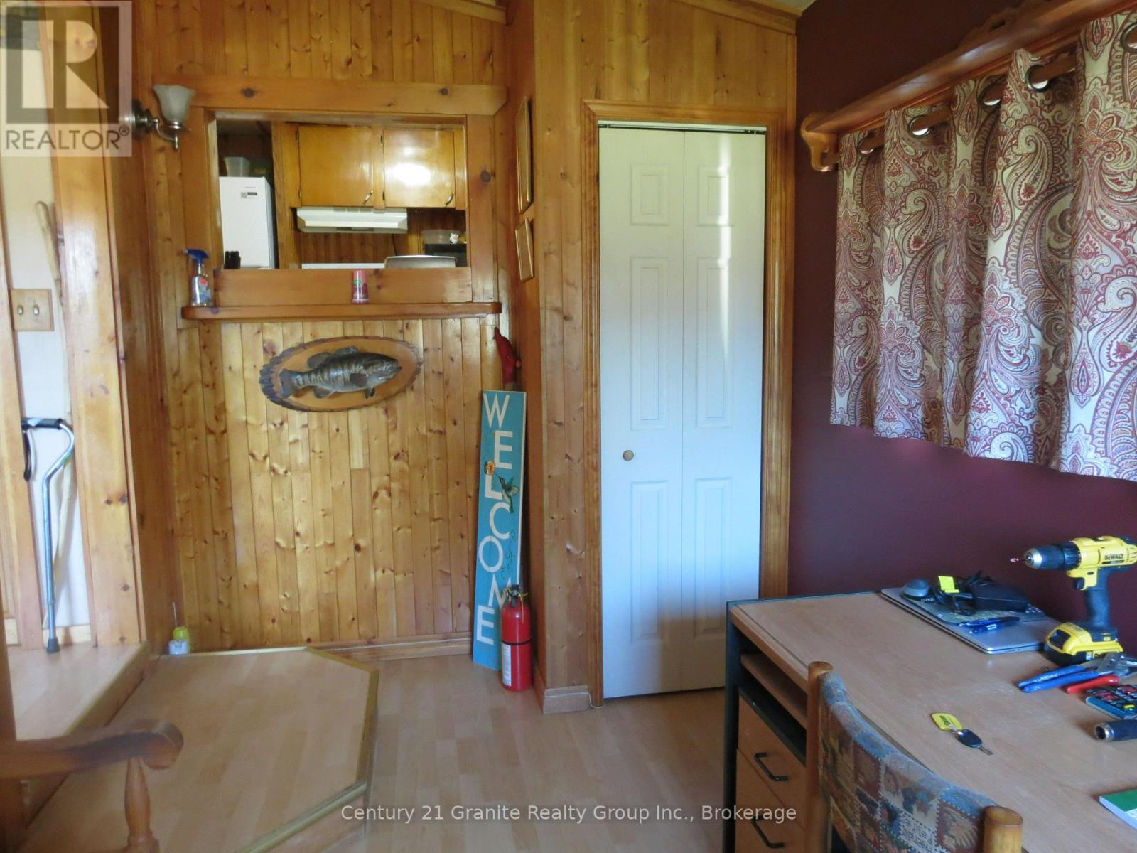 1084 South Algonquin Road Property Photo 3