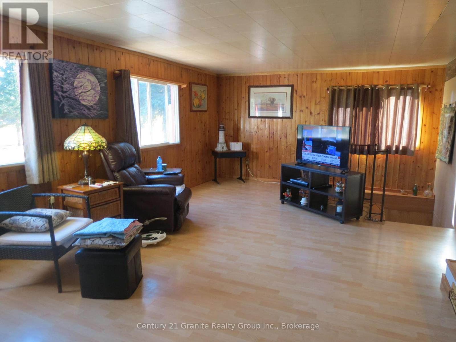 1084 South Algonquin Road Property Photo 4