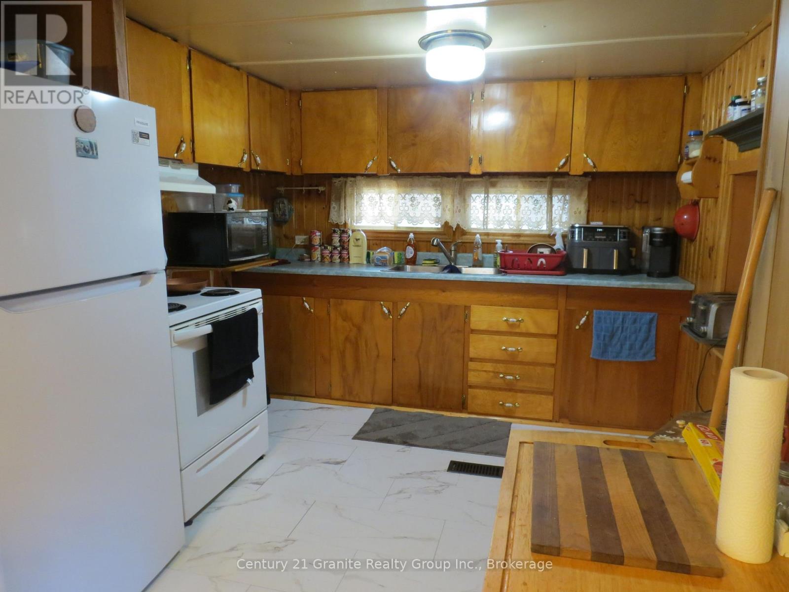 1084 South Algonquin Road Property Photo 7