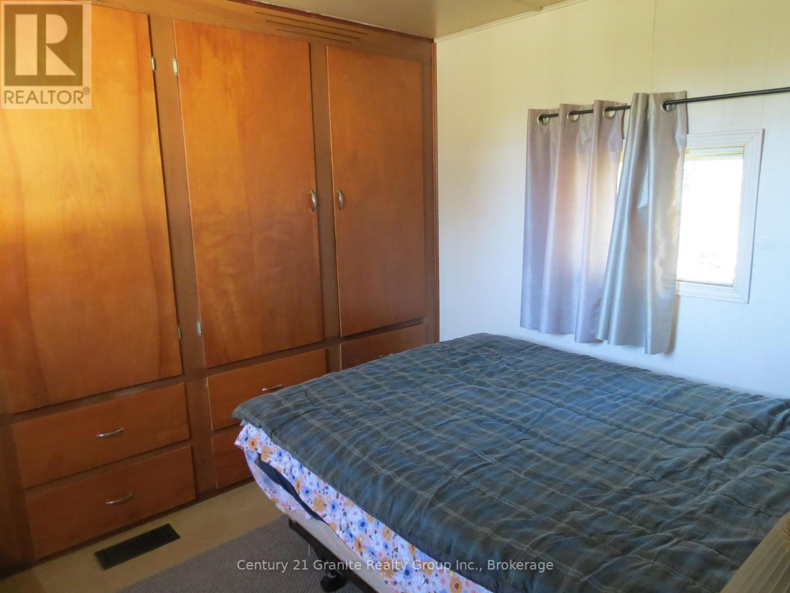 1084 South Algonquin Road Property Photo 10