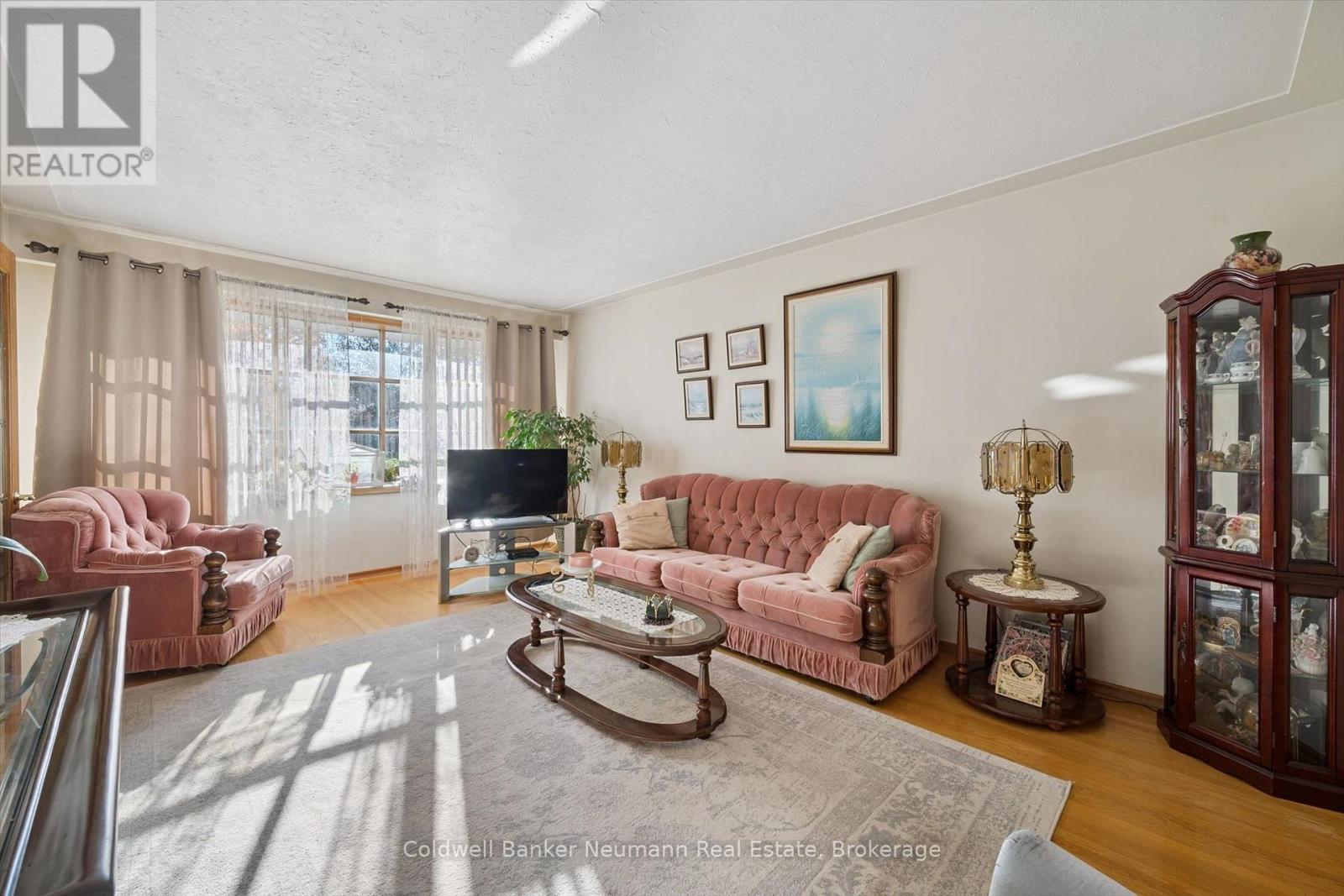 48 Westminster Avenue Property Photo 4