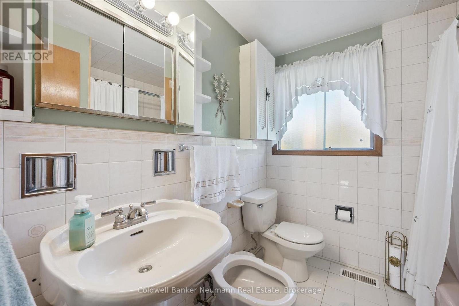 48 Westminster Avenue Property Photo 22