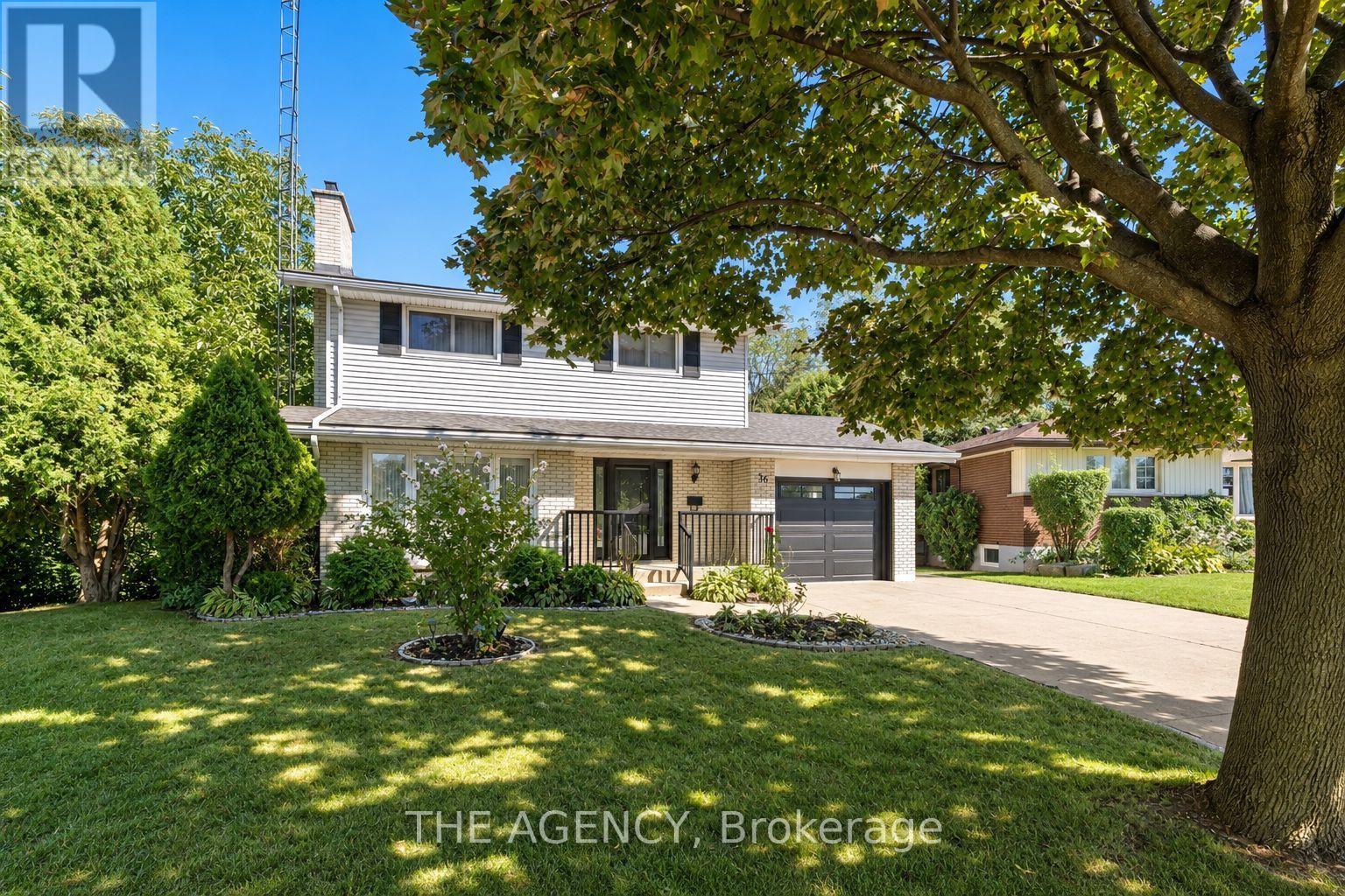 36 Buckingham Drive Property Photo 2