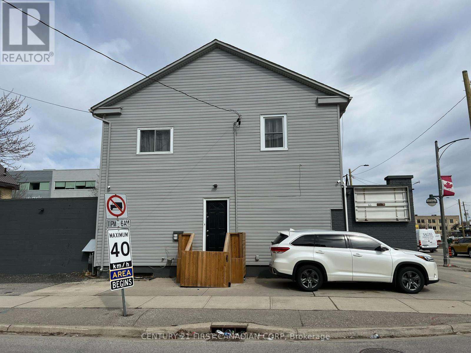 213 WELLINGTON STREET Property Photo 1