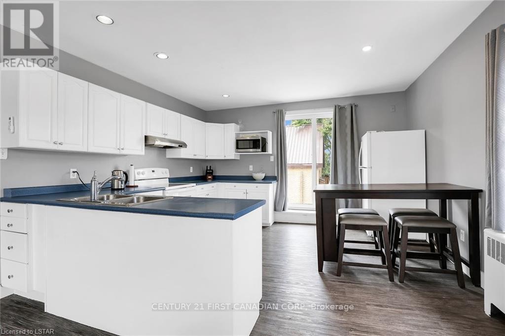 213 Wellington Street Property Photo 6