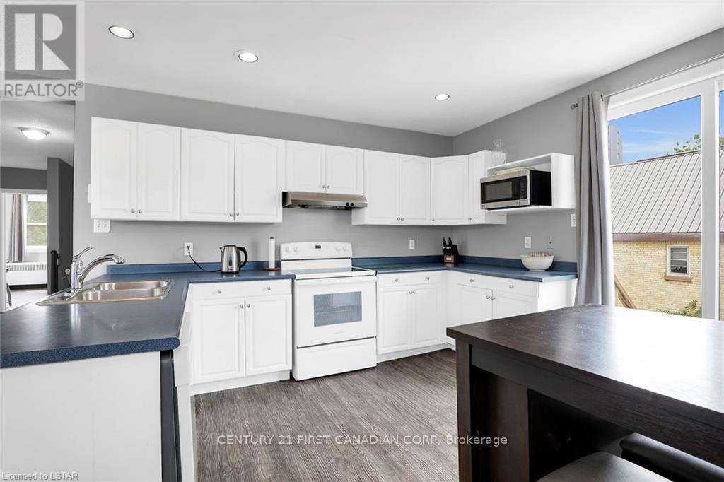 213 Wellington Street Property Photo 7