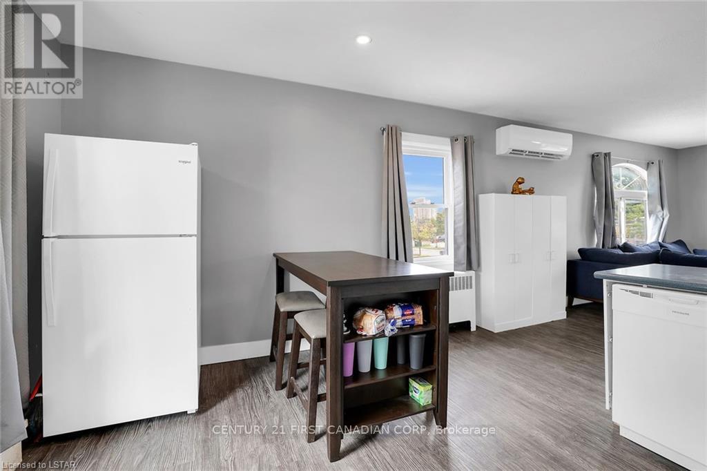 213 Wellington Street Property Photo 8