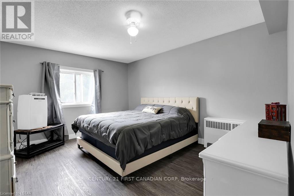 213 Wellington Street Property Photo 13