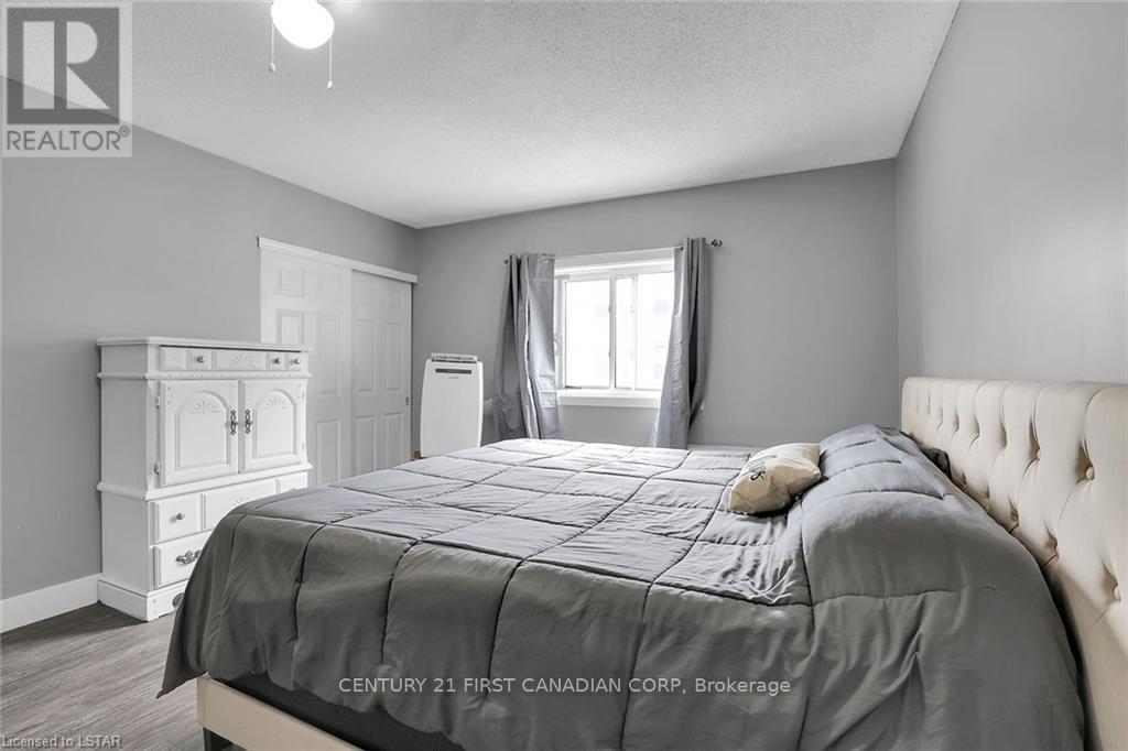 213 Wellington Street Property Photo 14