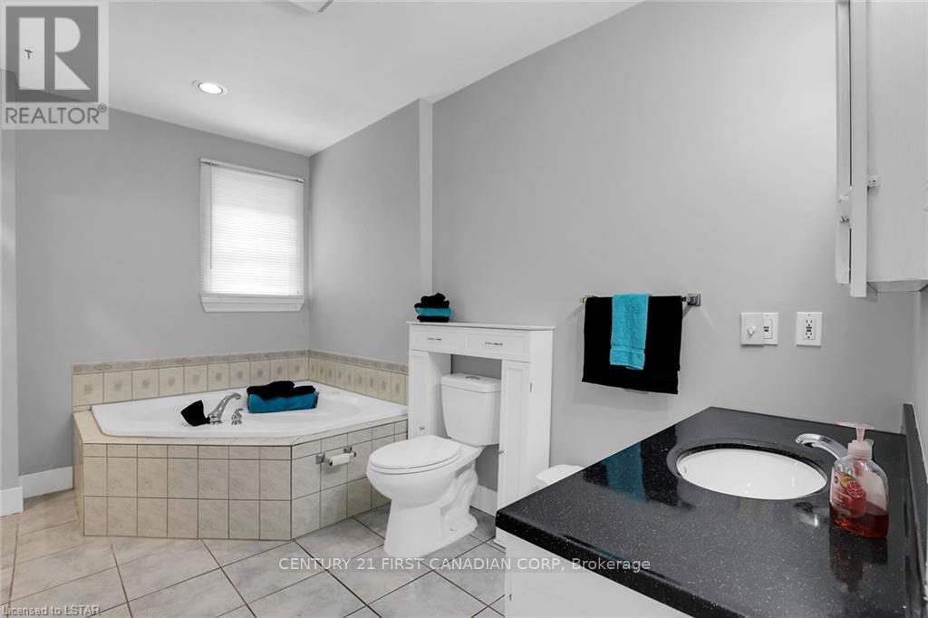 213 Wellington Street Property Photo 16