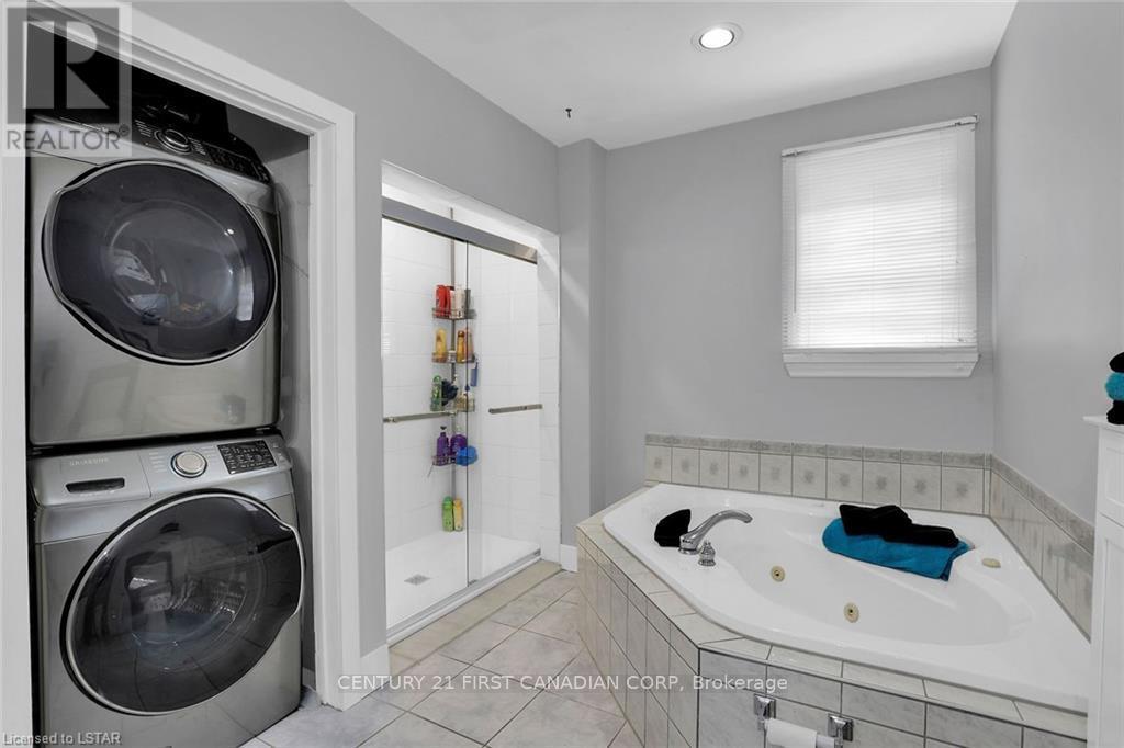 213 Wellington Street Property Photo 17