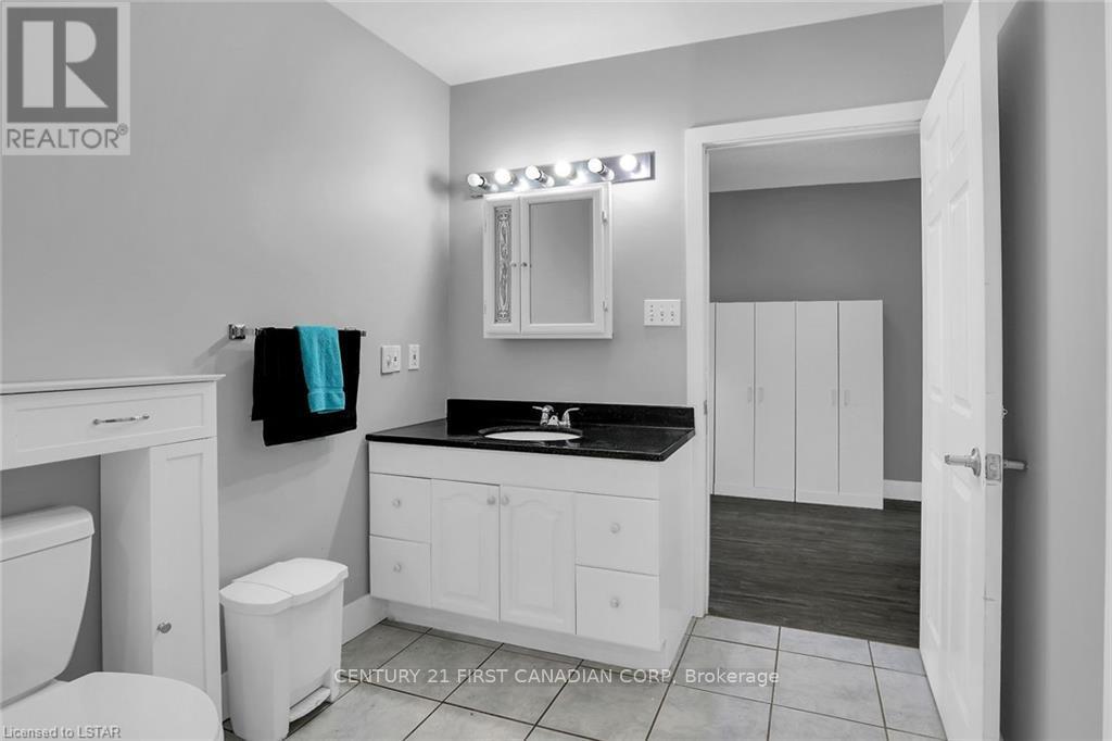 213 Wellington Street Property Photo 18