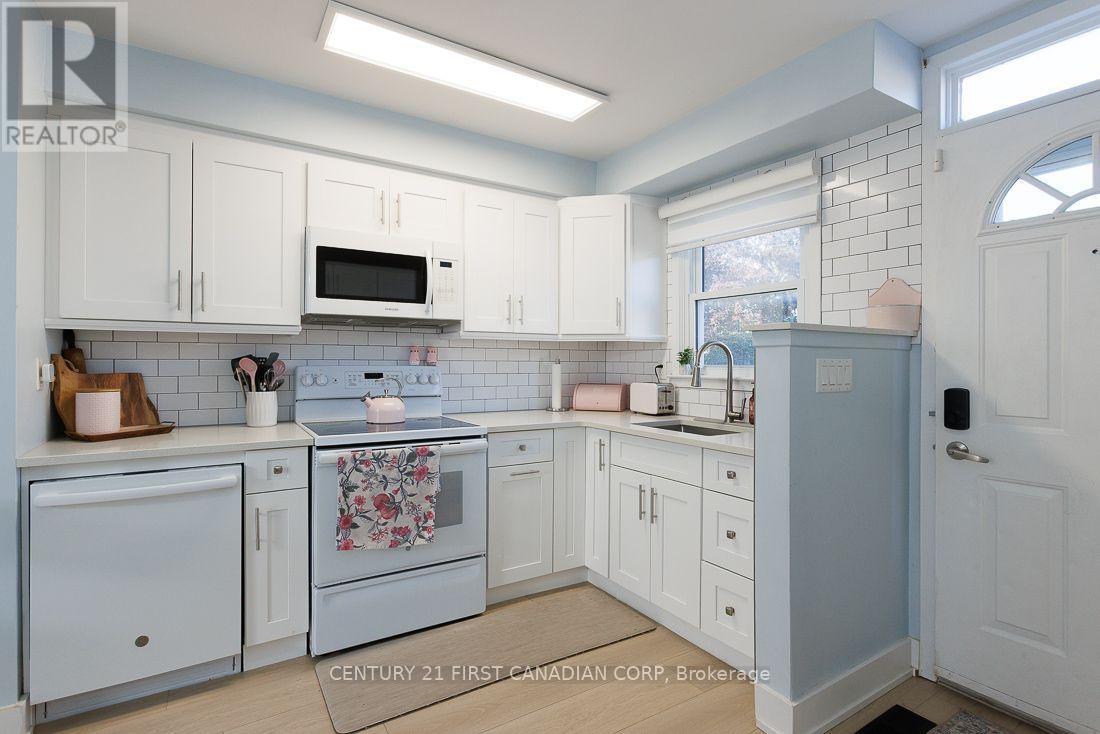 13 - 1104 Southdale Road E Property Photo 10