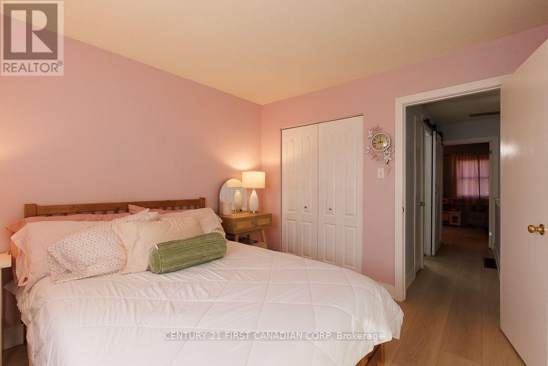 13 - 1104 Southdale Road E Property Photo 15