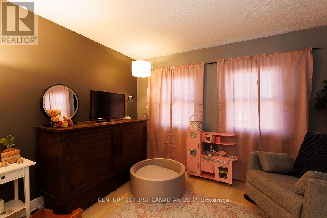 13 - 1104 Southdale Road E Property Photo 19