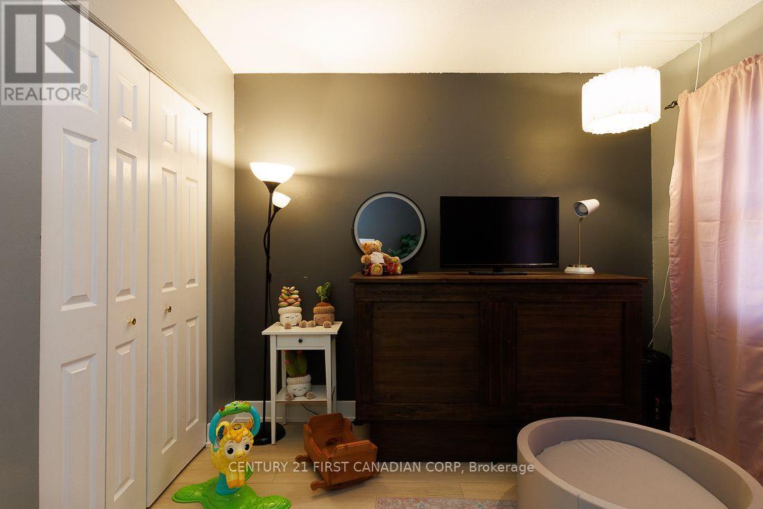 13 - 1104 Southdale Road E Property Photo 21