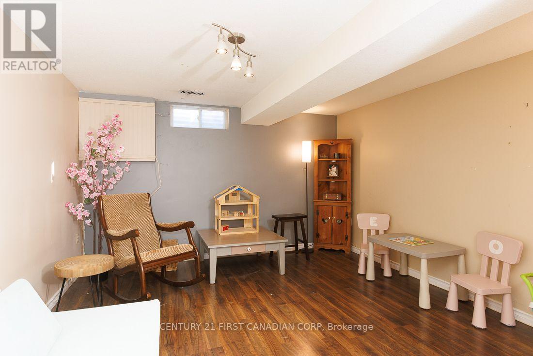 13 - 1104 Southdale Road E Property Photo 22