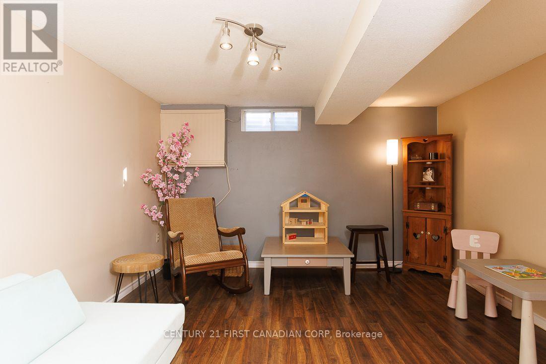 13 - 1104 Southdale Road E Property Photo 23