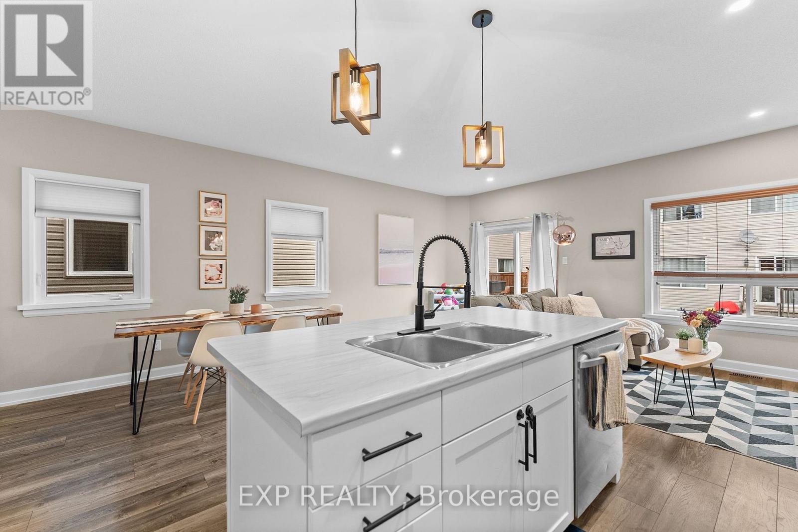76 Vimy Ridge Crescent Property Photo 11