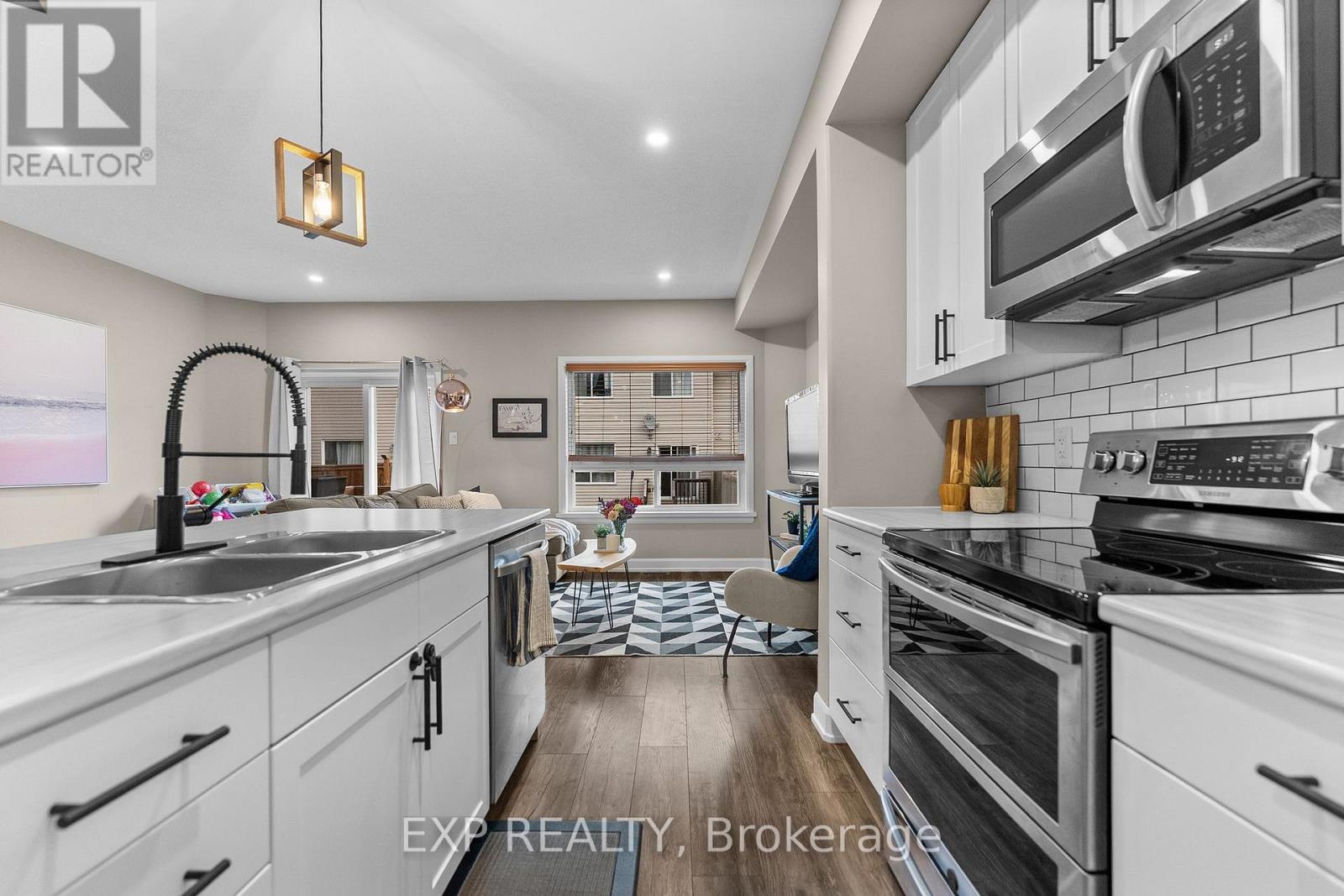 76 Vimy Ridge Crescent Property Photo 12