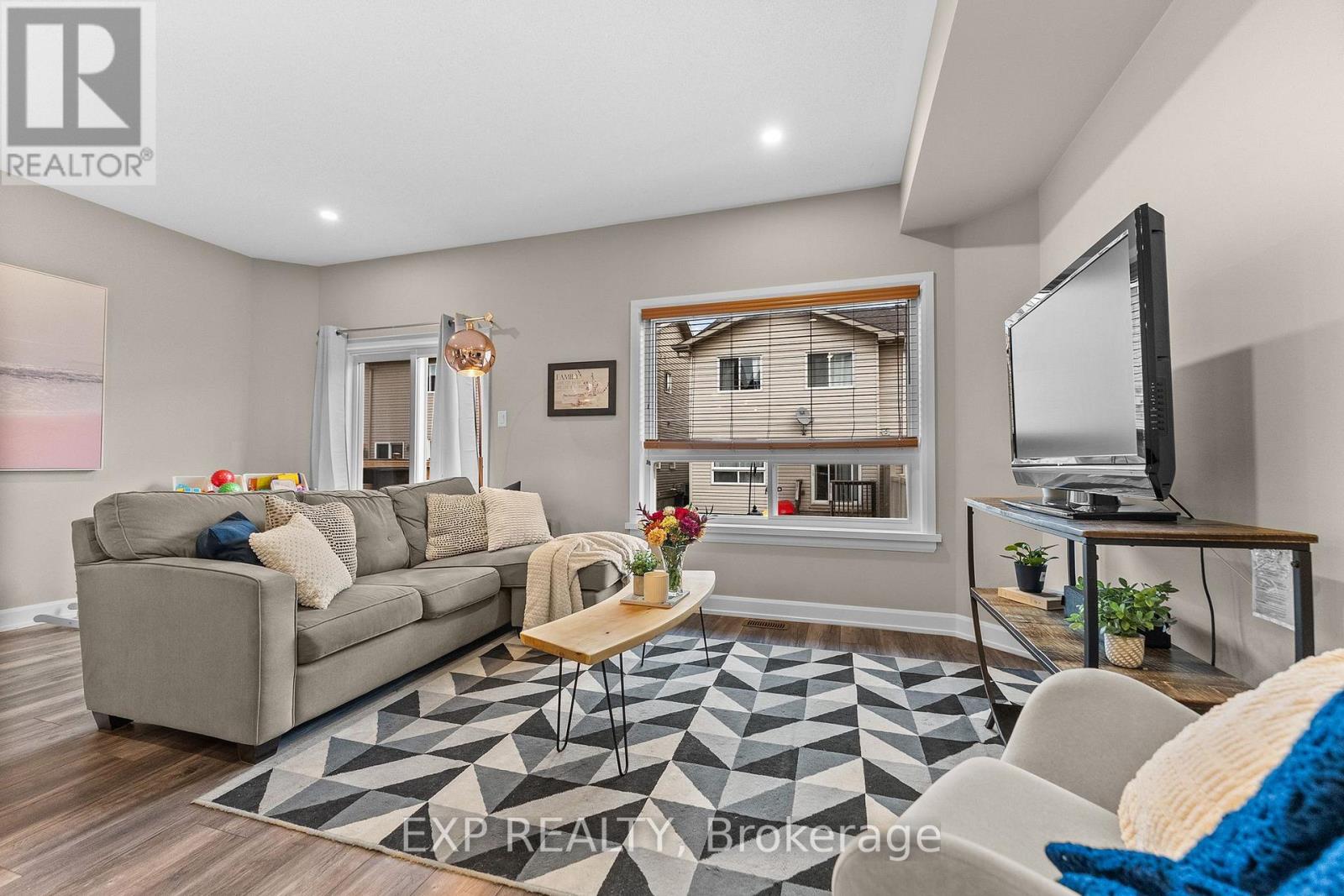 76 Vimy Ridge Crescent Property Photo 13