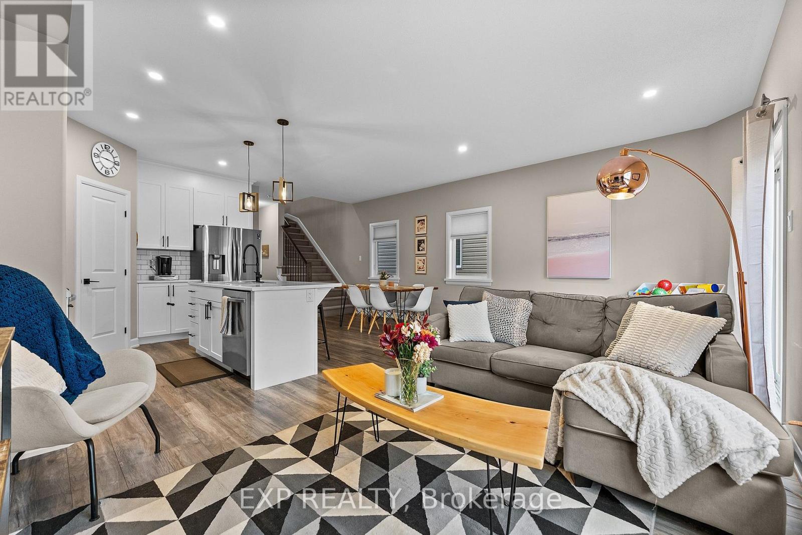 76 Vimy Ridge Crescent Property Photo 14