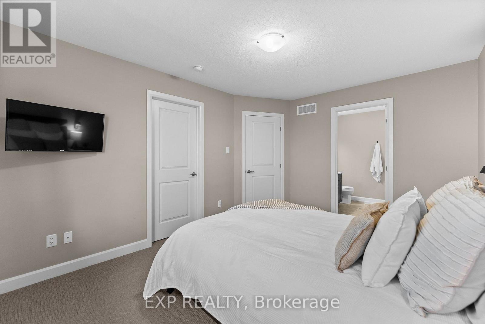 76 Vimy Ridge Crescent Property Photo 22