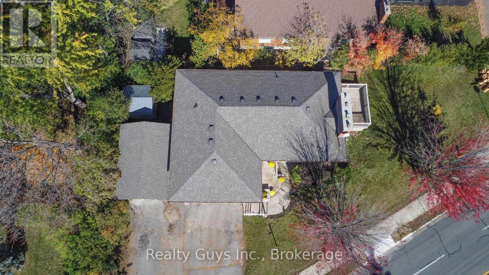 734 Sherbrooke Street Property Photo 4