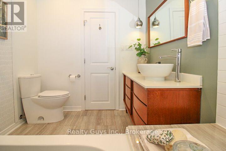 734 Sherbrooke Street Property Photo 32