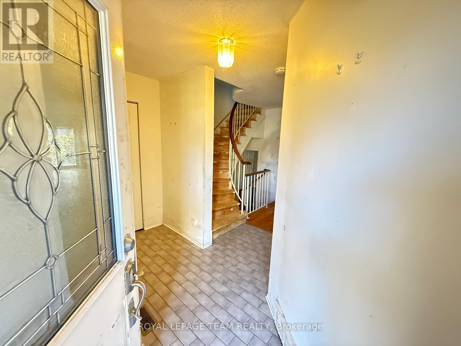 86 Hummingbird Crescent Property Photo 4