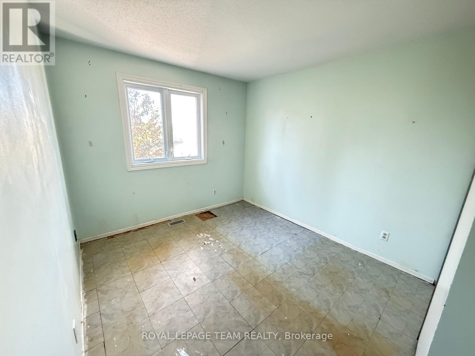 86 Hummingbird Crescent Property Photo 15