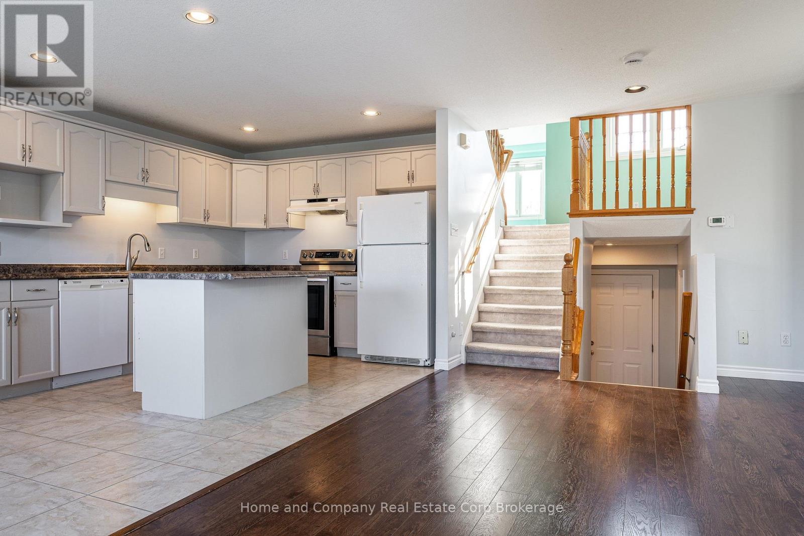 82 Walsh Crescent Property Photo 2