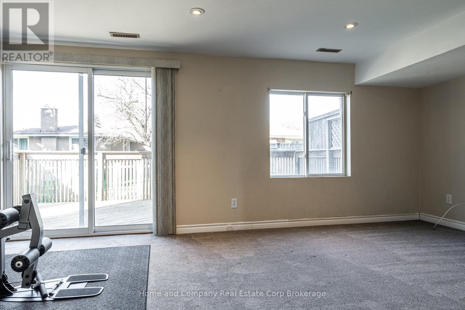 82 Walsh Crescent Property Photo 4