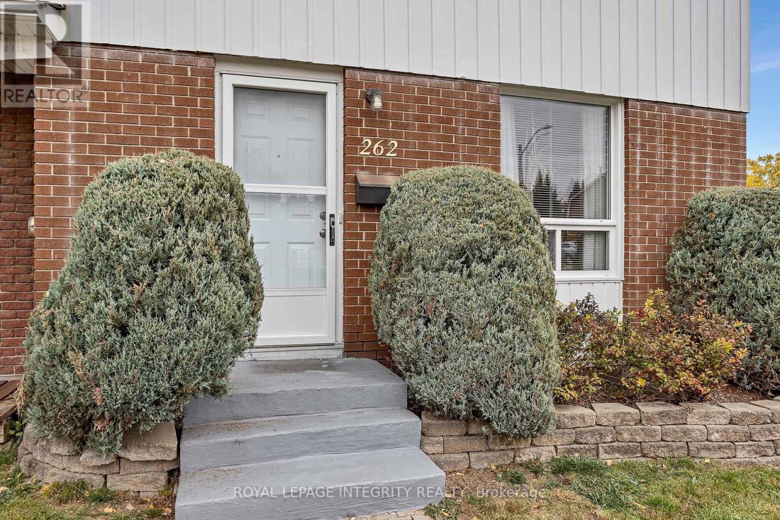 262 Edward Street S Property Photo 2