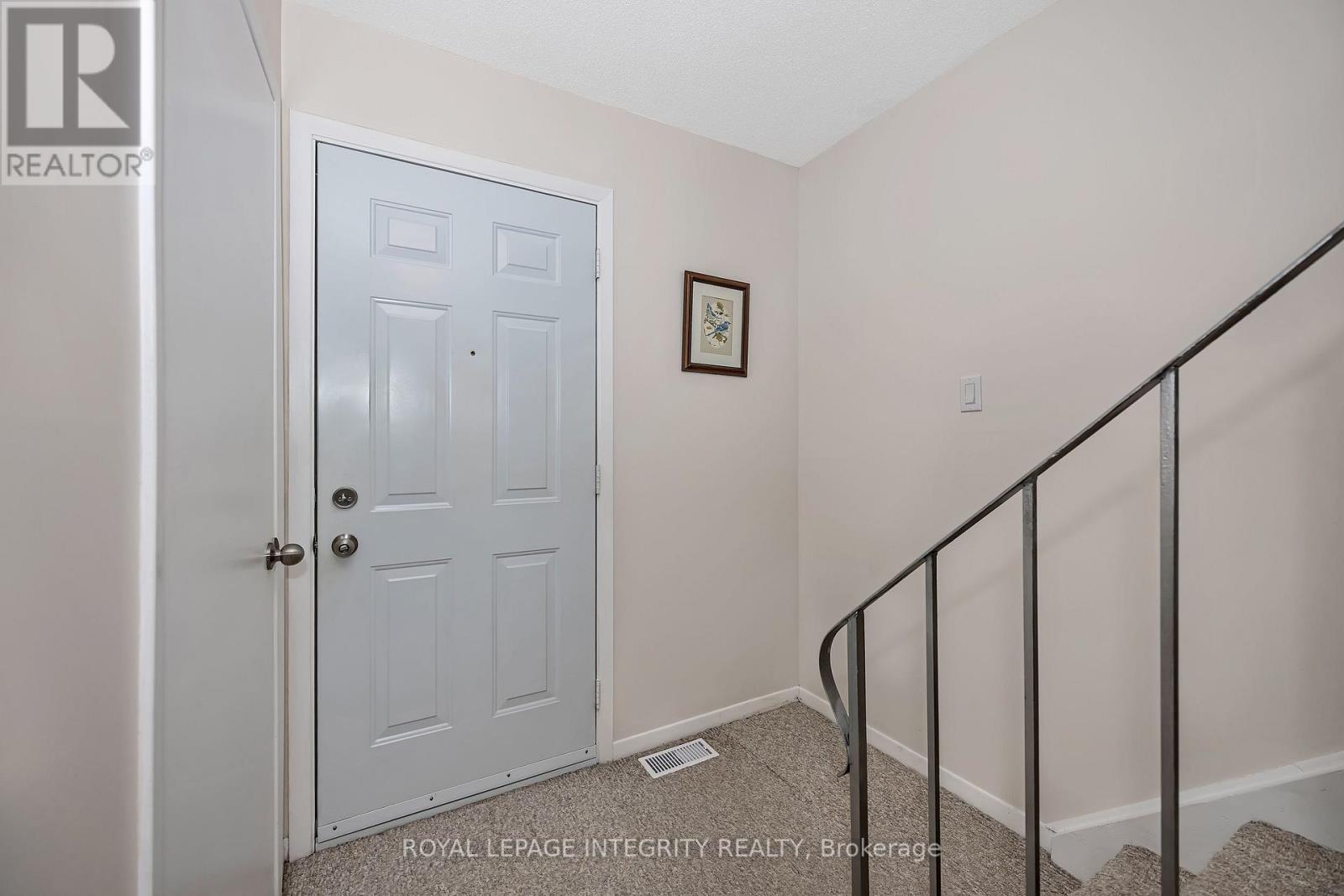 262 Edward Street S Property Photo 5