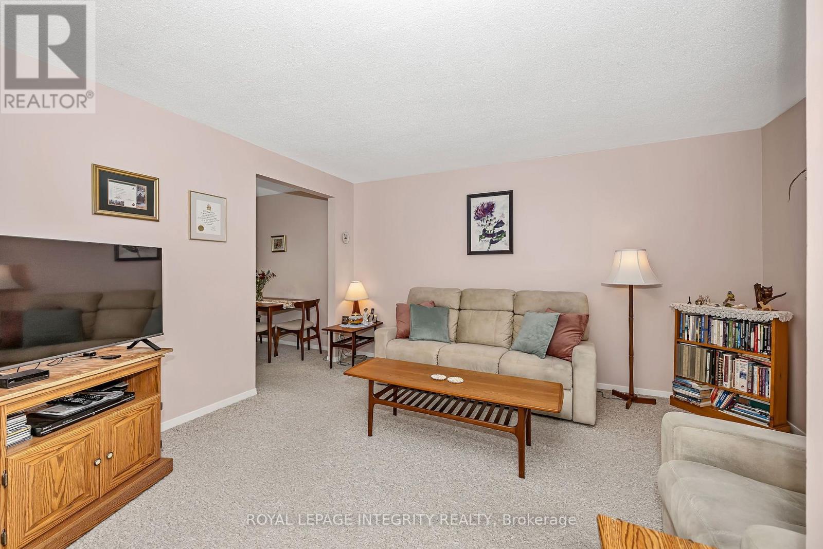 262 Edward Street S Property Photo 6
