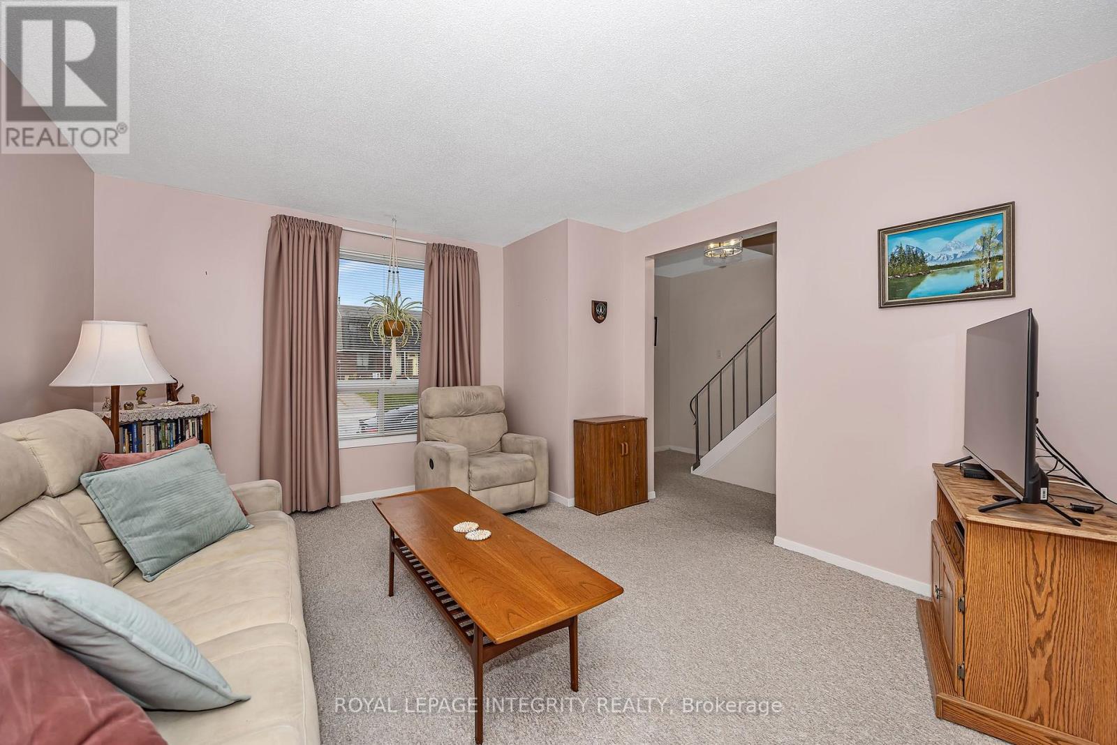 262 Edward Street S Property Photo 7