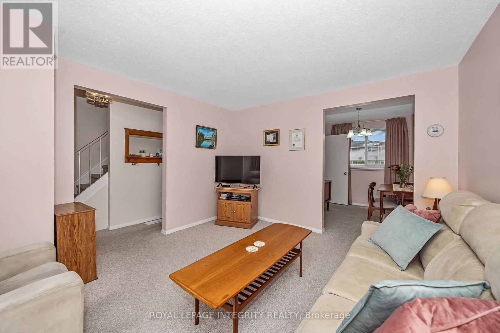 262 Edward Street S Property Photo 8