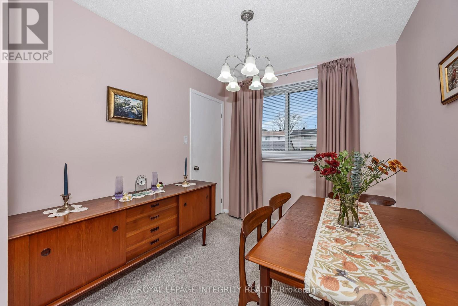262 Edward Street S Property Photo 9