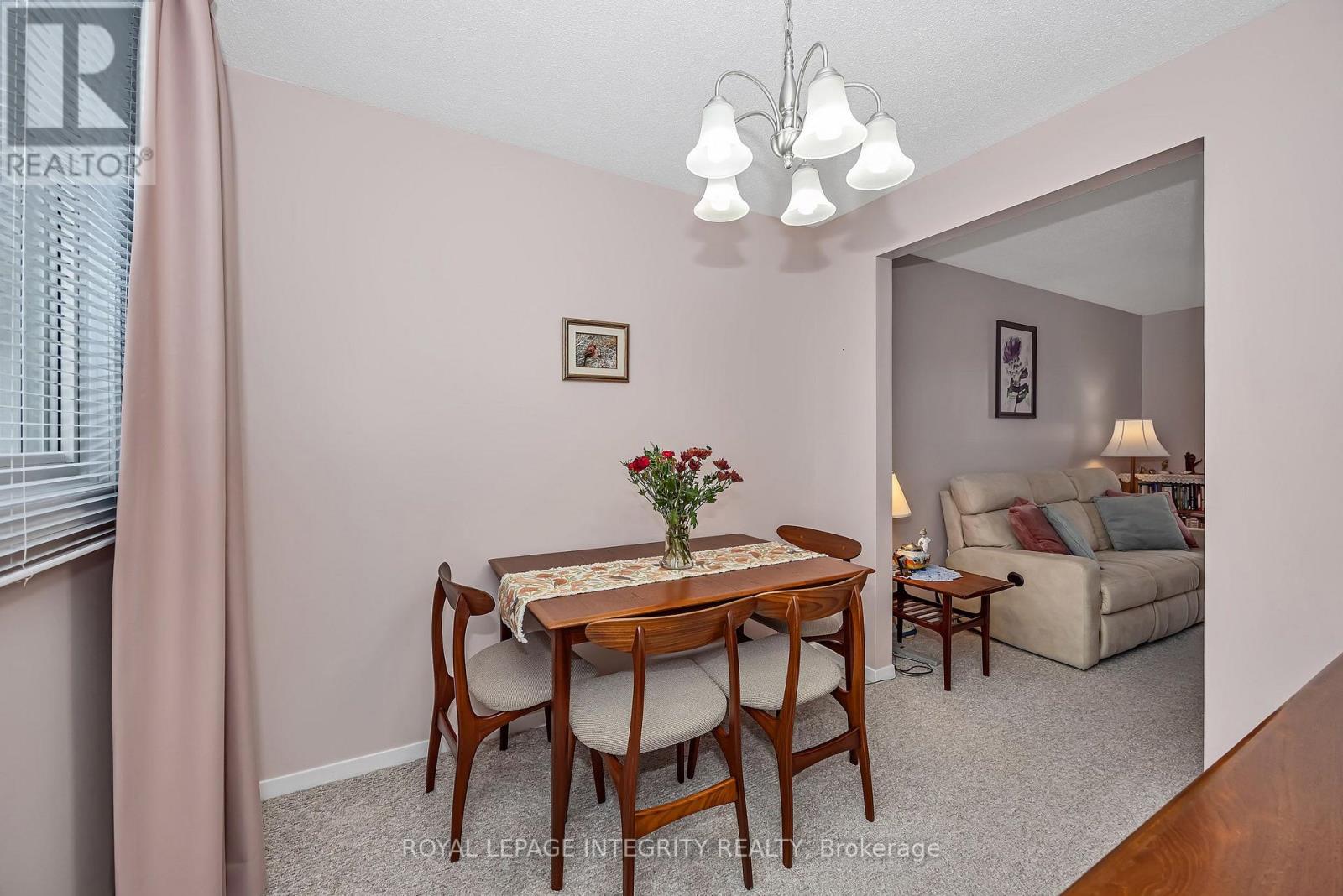 262 Edward Street S Property Photo 11