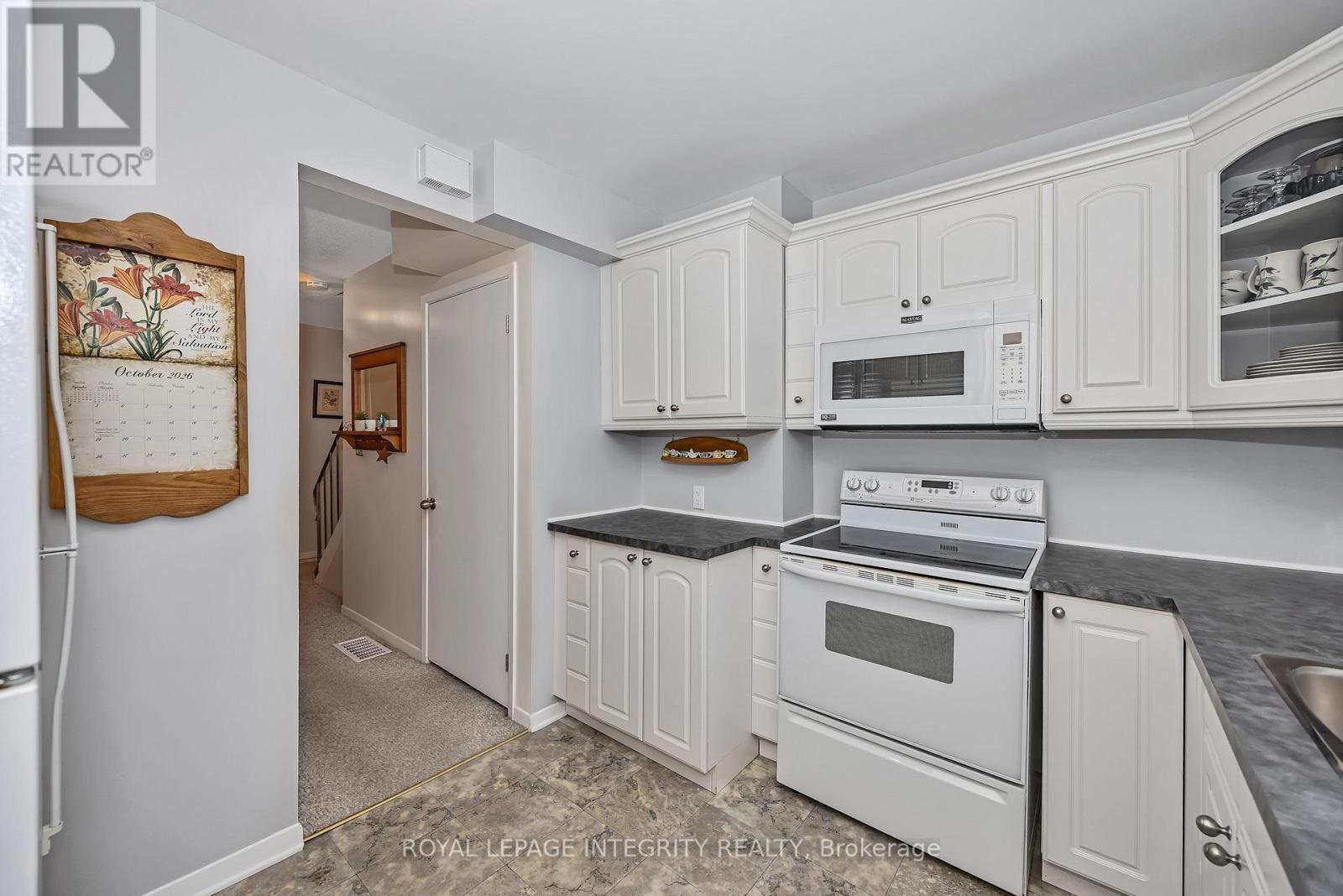 262 Edward Street S Property Photo 12