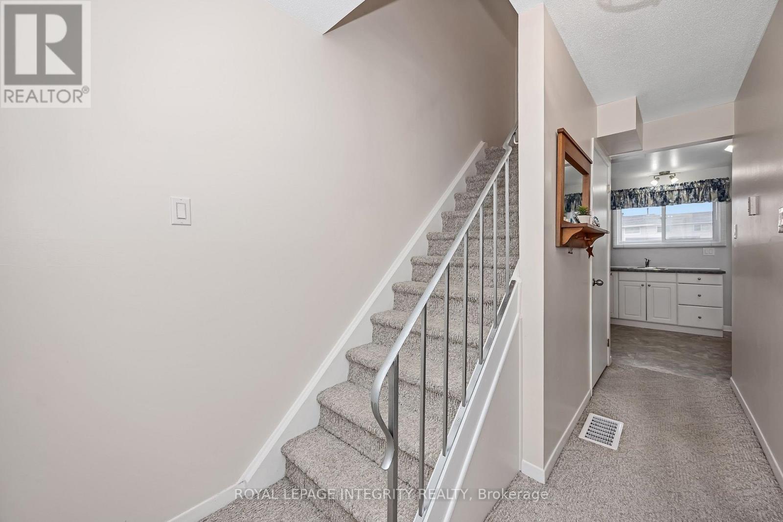 262 Edward Street S Property Photo 17